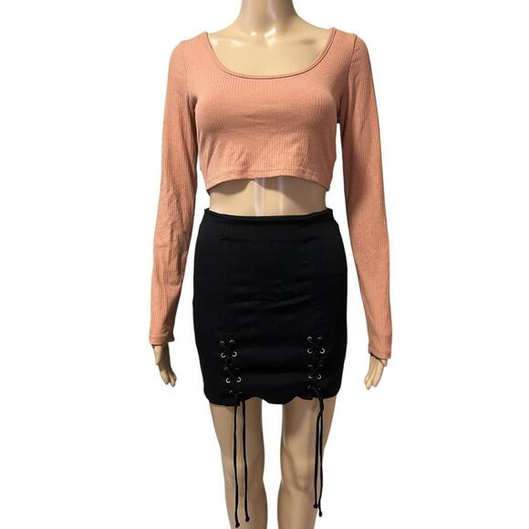 Chic Pink Ribbed Crop Top - Picture 1 of 5